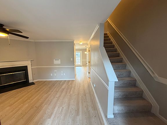 3rd image of 107 Gnarled Oak Ln