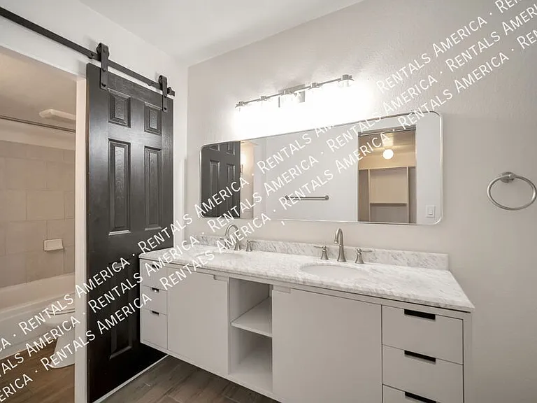 8263 N Oracle Rd #136 — Photo 4