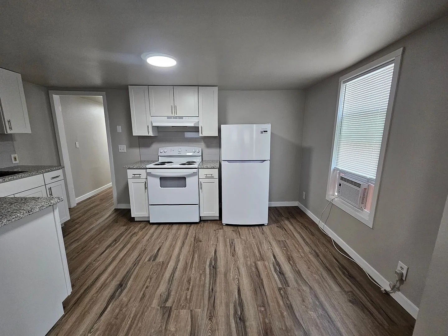 406 E Broadway — Photo 2