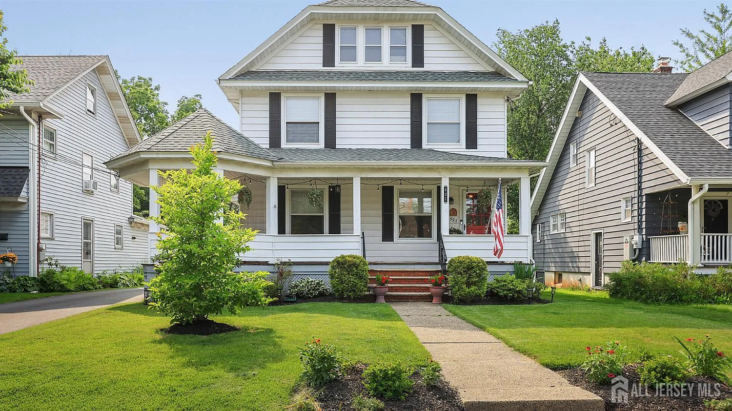 521 Winsor St photo 1