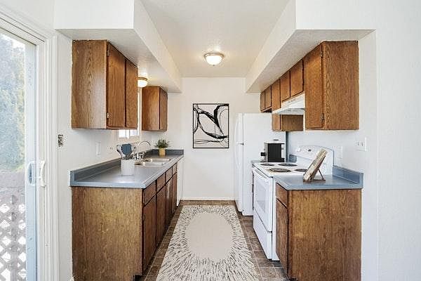 1st image of 1424 E 21st St APT 3