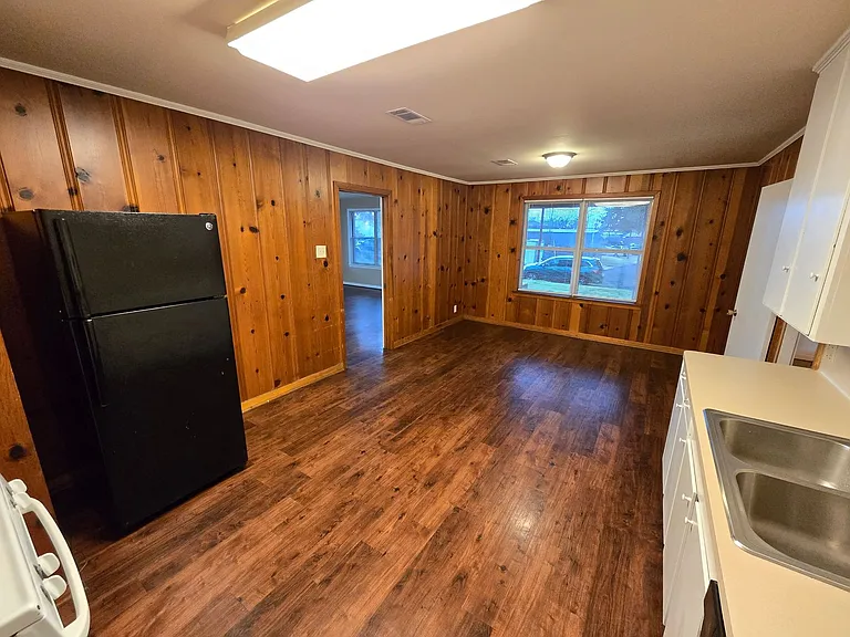 107 Helena St — Photo 10