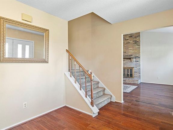 5th image of 1222 Columbine Dr