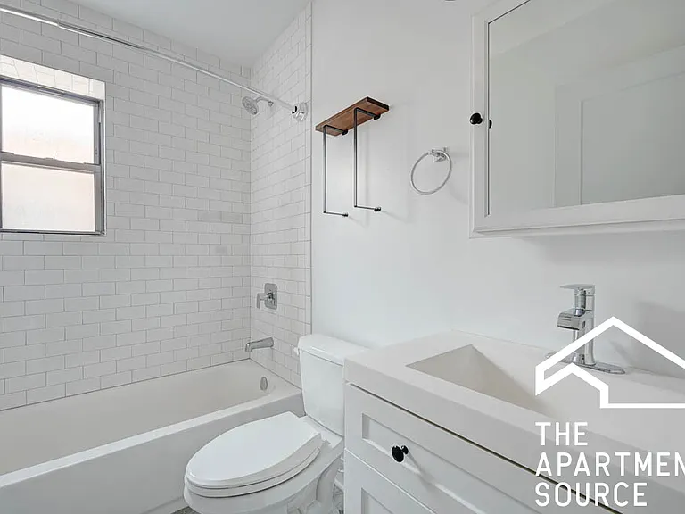3405 W Fullerton Ave #3D — Photo 4