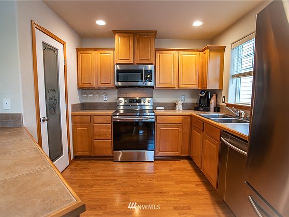 3rd image of 8409 41st Drive NE #28