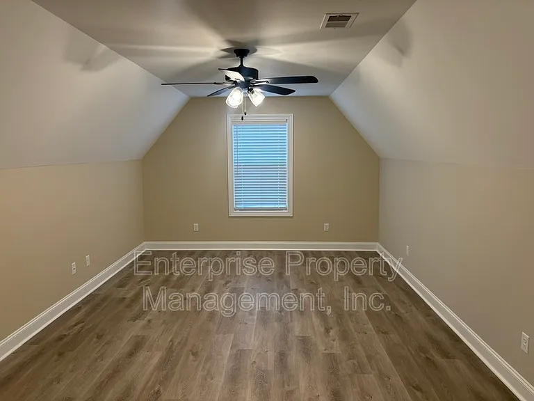 564 Holden Dr — Photo 23