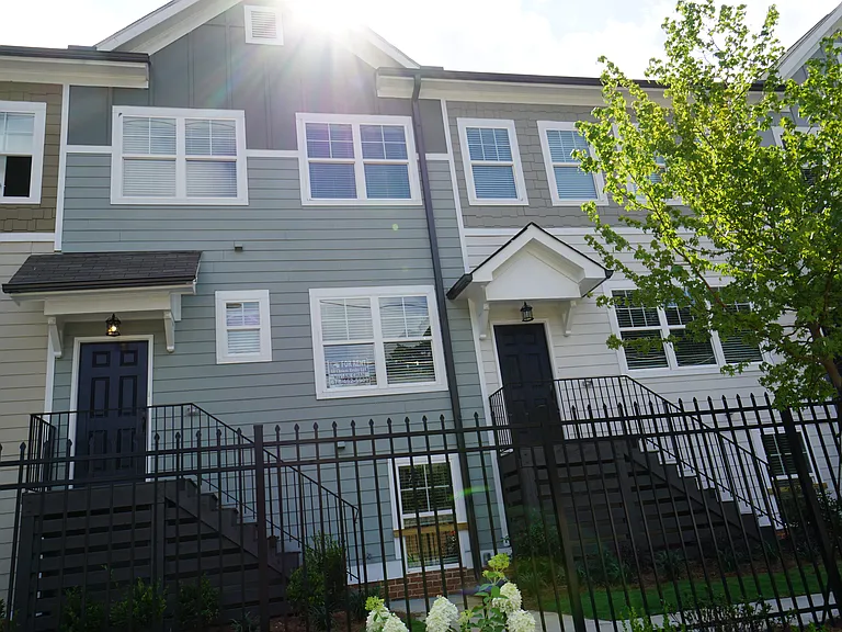 3778 Oxford Cir — Photo 2