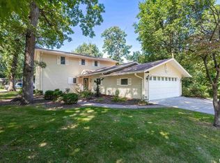 14 Forest Rd, Rock Island, IL 61201