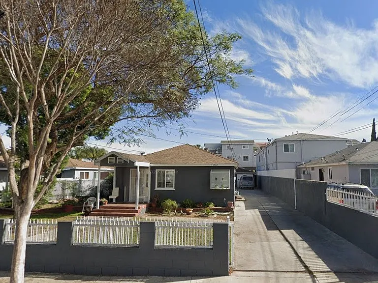 15722 Larch Ave — Photo 1