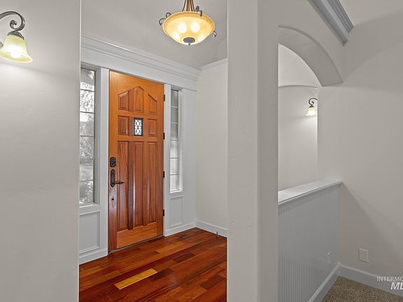 4th image of 4946 N Villa Ridge Way