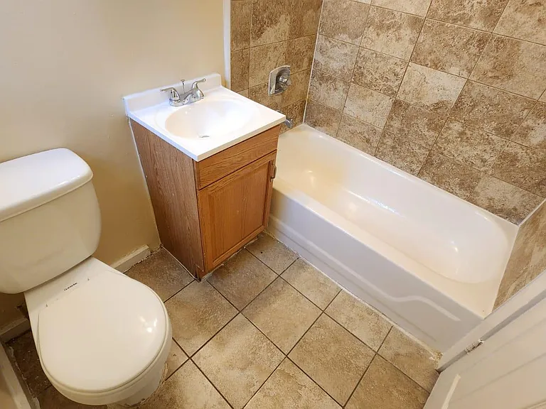 68 Sylvan Ave #6A — Photo 8