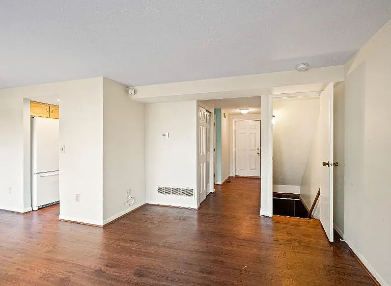 460 Dartmouth Cir #460 — Photo 6