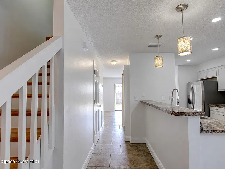 283 E Towne Pl — Photo 4