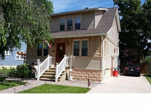 5th image of 18 E Greenwood Ave