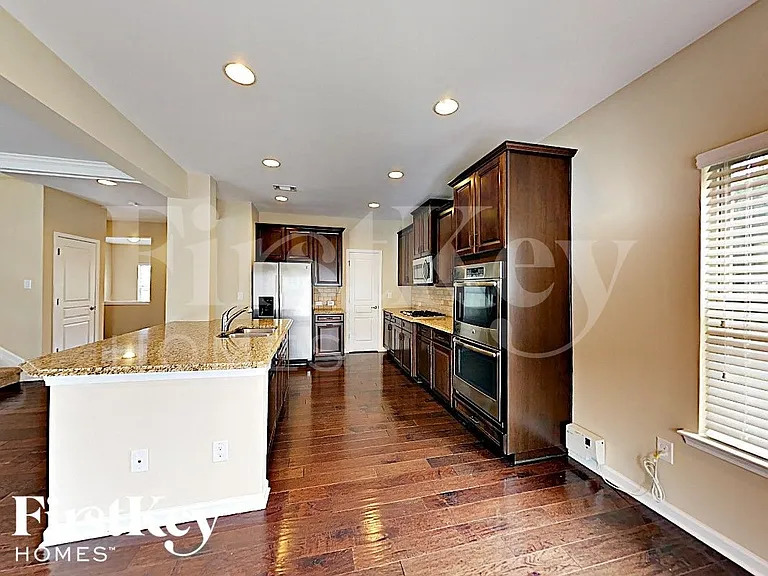 7719 Watson Cir — Photo 3