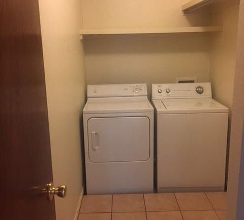 2nd image of 1006 Lexington Cir