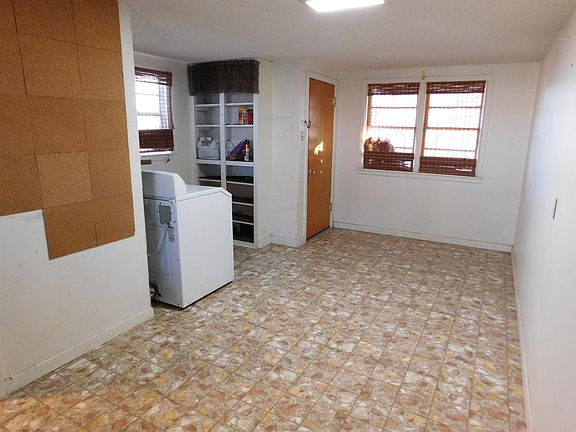 5th image of 1725 W Avenue B