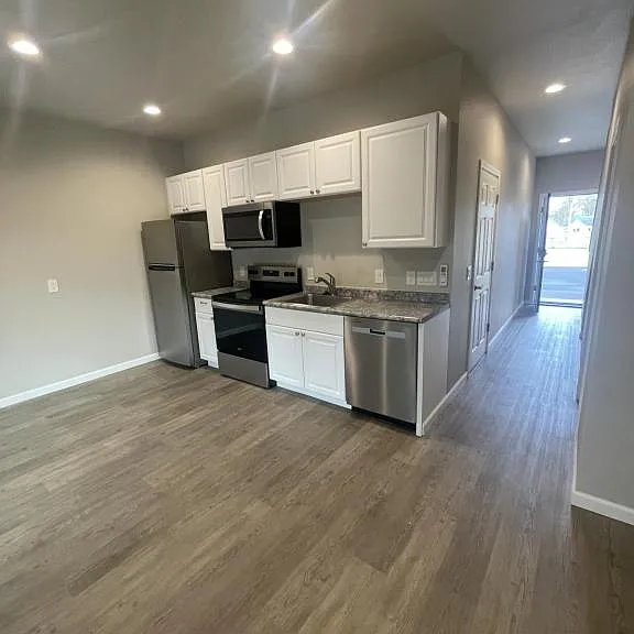 318 11th St SE #3 — Photo 5