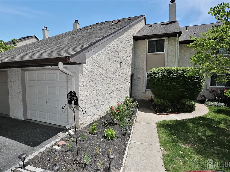 94 Tennyson Dr #94 — Photo 1