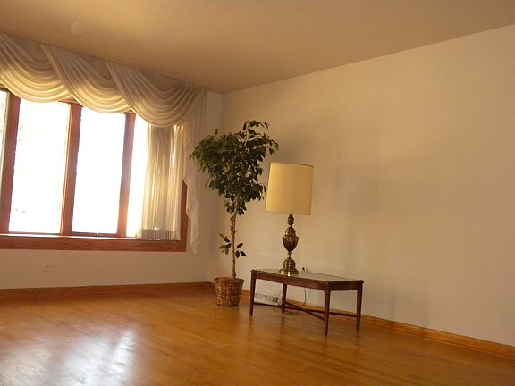 3rd image of 17359 Oleander Ave