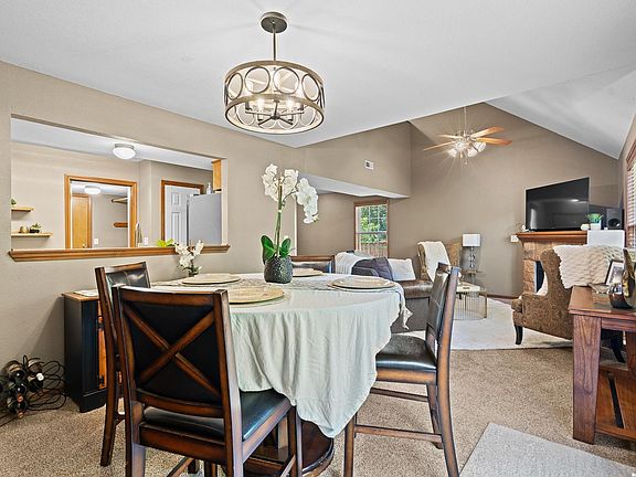 3rd image of 628 N Wrigley Ln