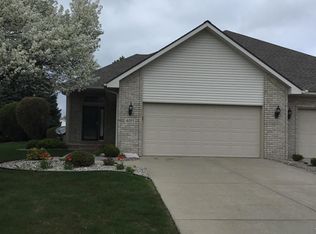 4055 Creekwood Cir, Bay City, MI 48706