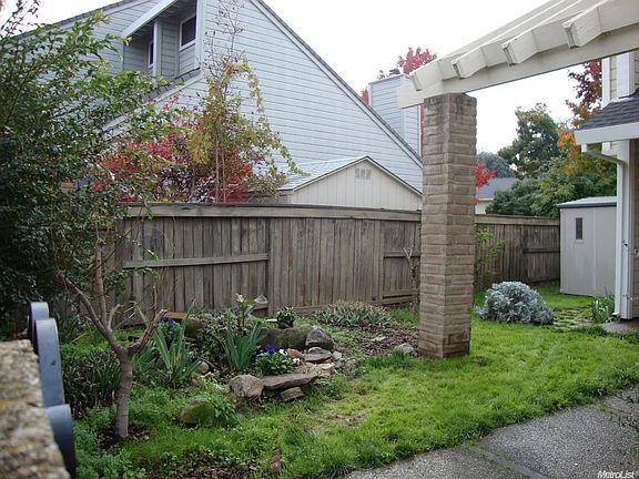 3rd image of 7917 Sawgrass Cir