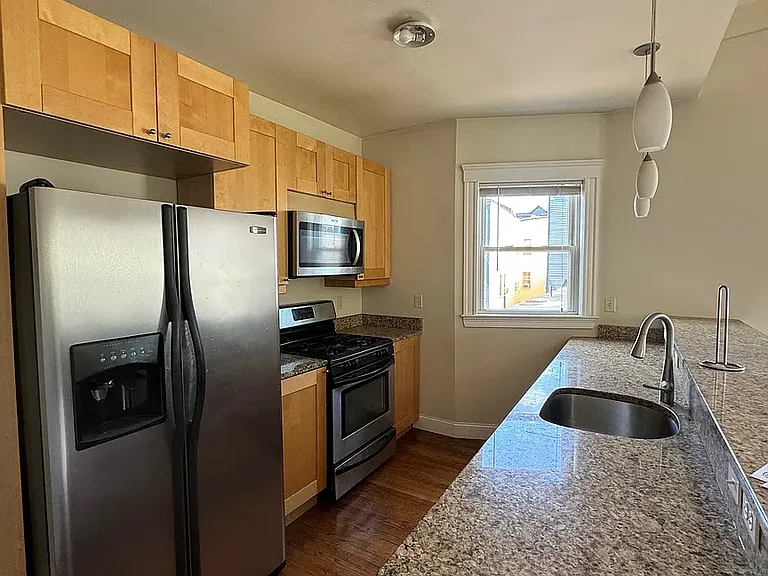 6 Giles Park #1A — Photo 2