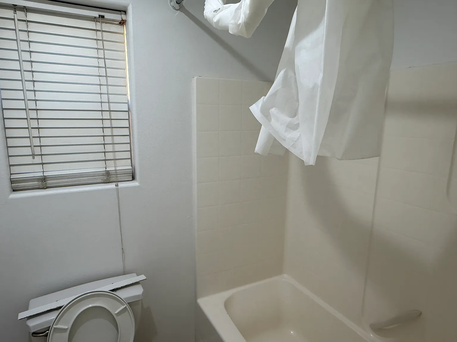 4 bed, 2.5 bath, 1683 sqft, $2,700 — Photo 3