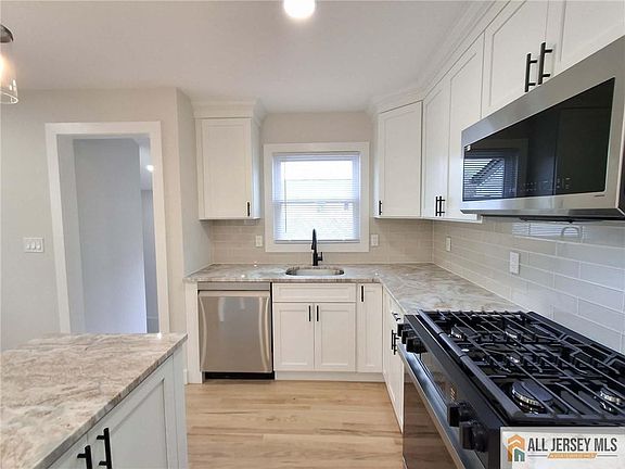 3rd image of 397 Lake Ave