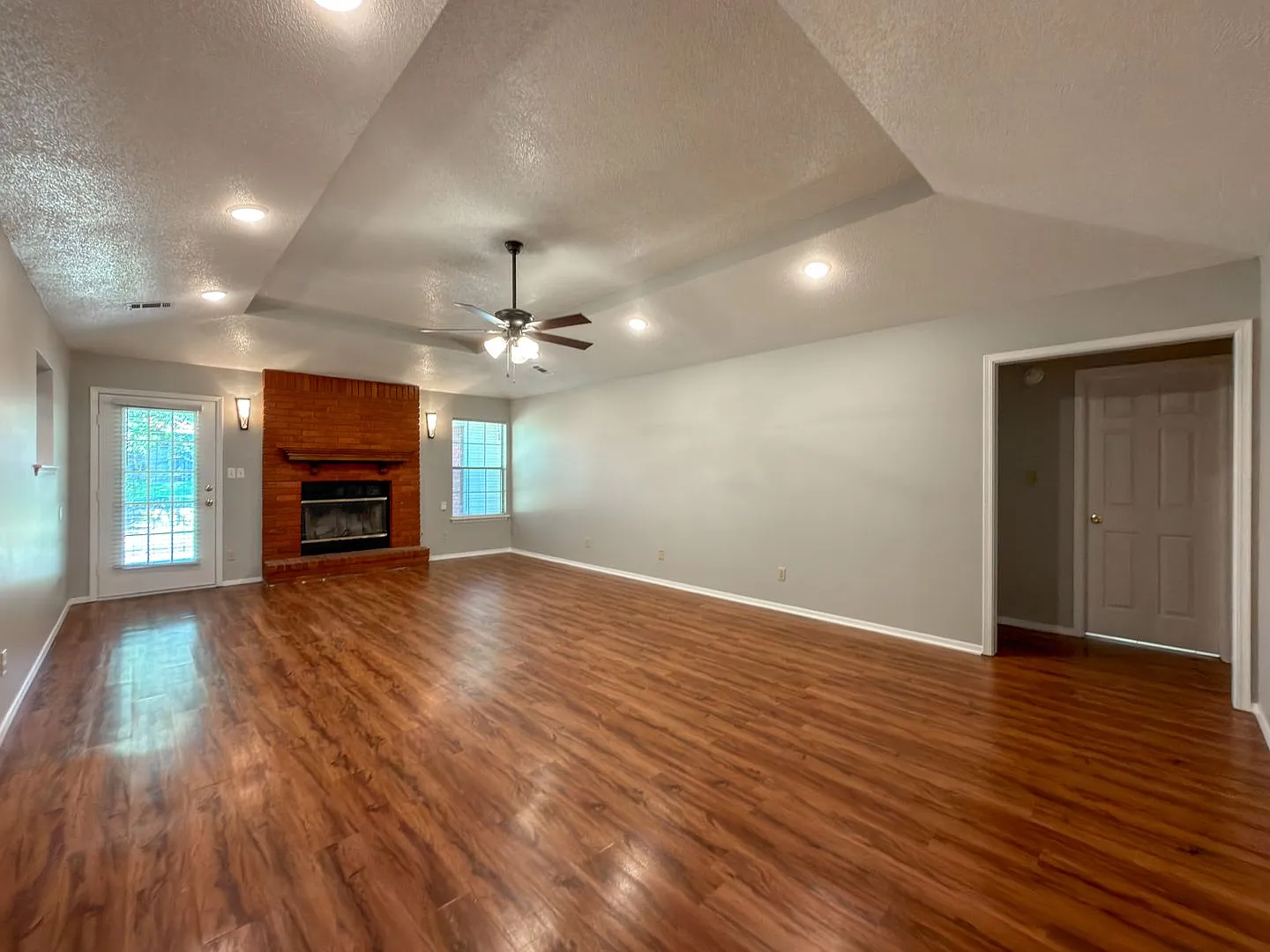 Lovely Home for lease! - 3 Bed, 2 Bath, 2 Car Garage in South Fort Smith! — Photo 2