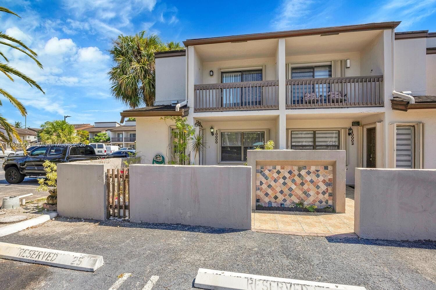 10000 NW 41st St #25