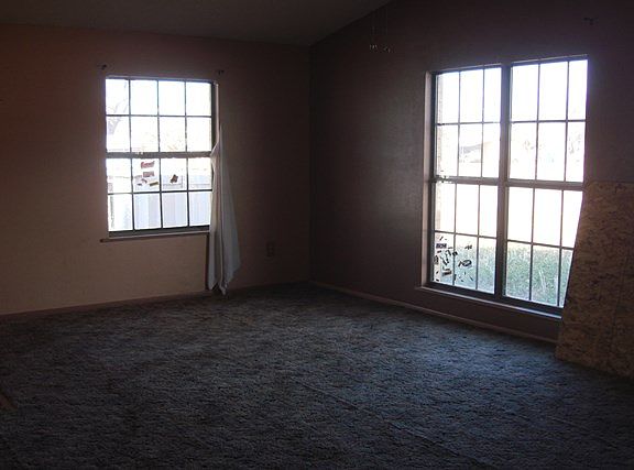 5th image of 309 W 16th St