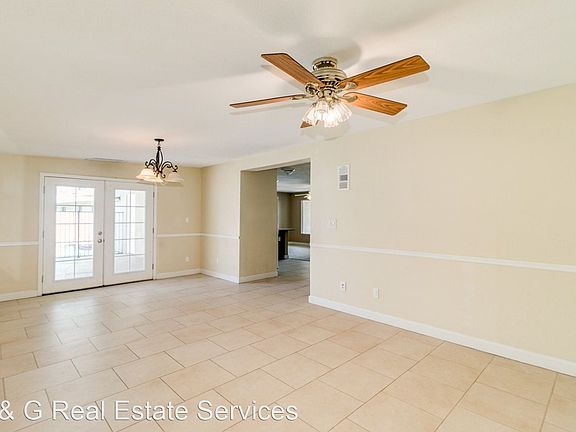 3rd image of 1000 E Manhatton Dr