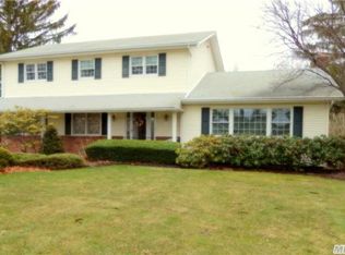 8 Rockrose Ln, East Northport, NY 11731