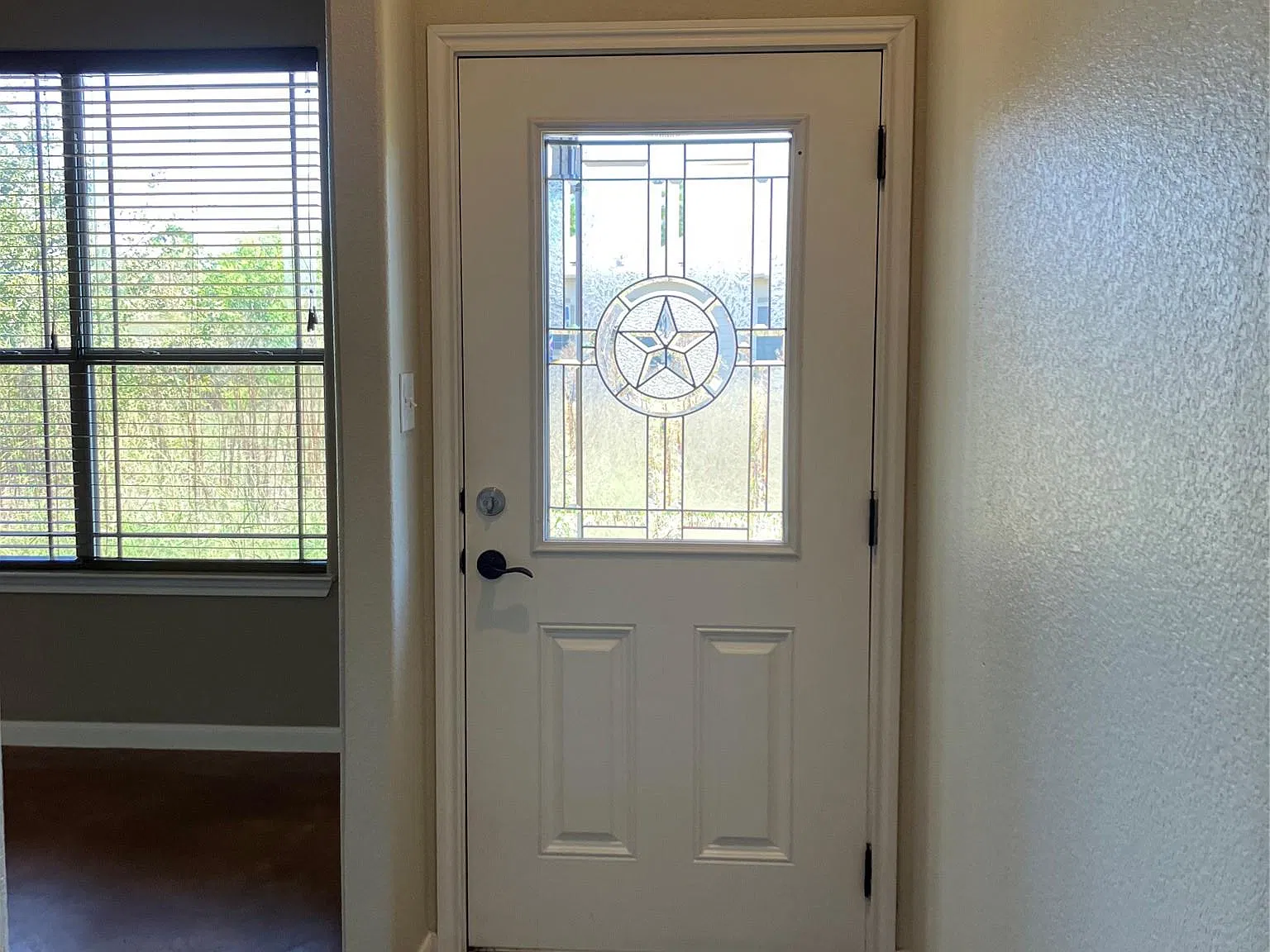 3 bed, 2.0 bath, 1300 sqft, $1,700 — Photo 3