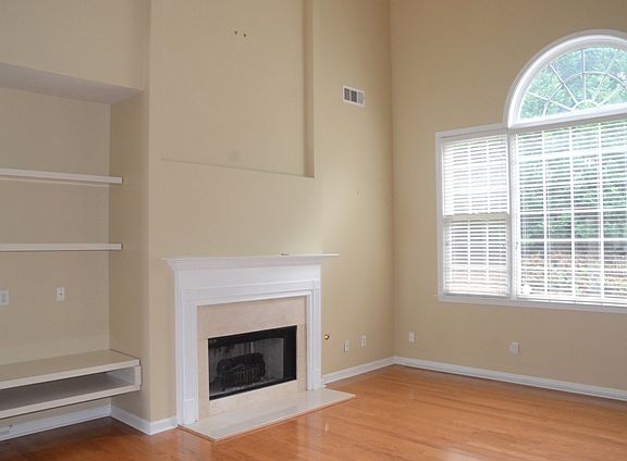 5th image of 170 Whitestone Ct