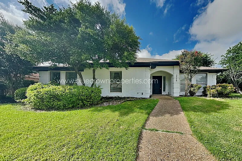 4 bed, 2.0 bath, 2217 sqft, $3,300 — Photo 1