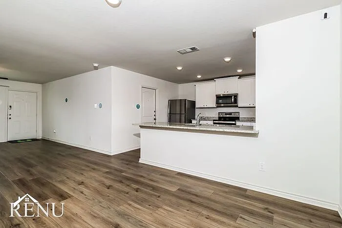 100 Stratton Ln — Photo 7