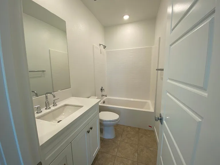 307 Carmona — Photo 13