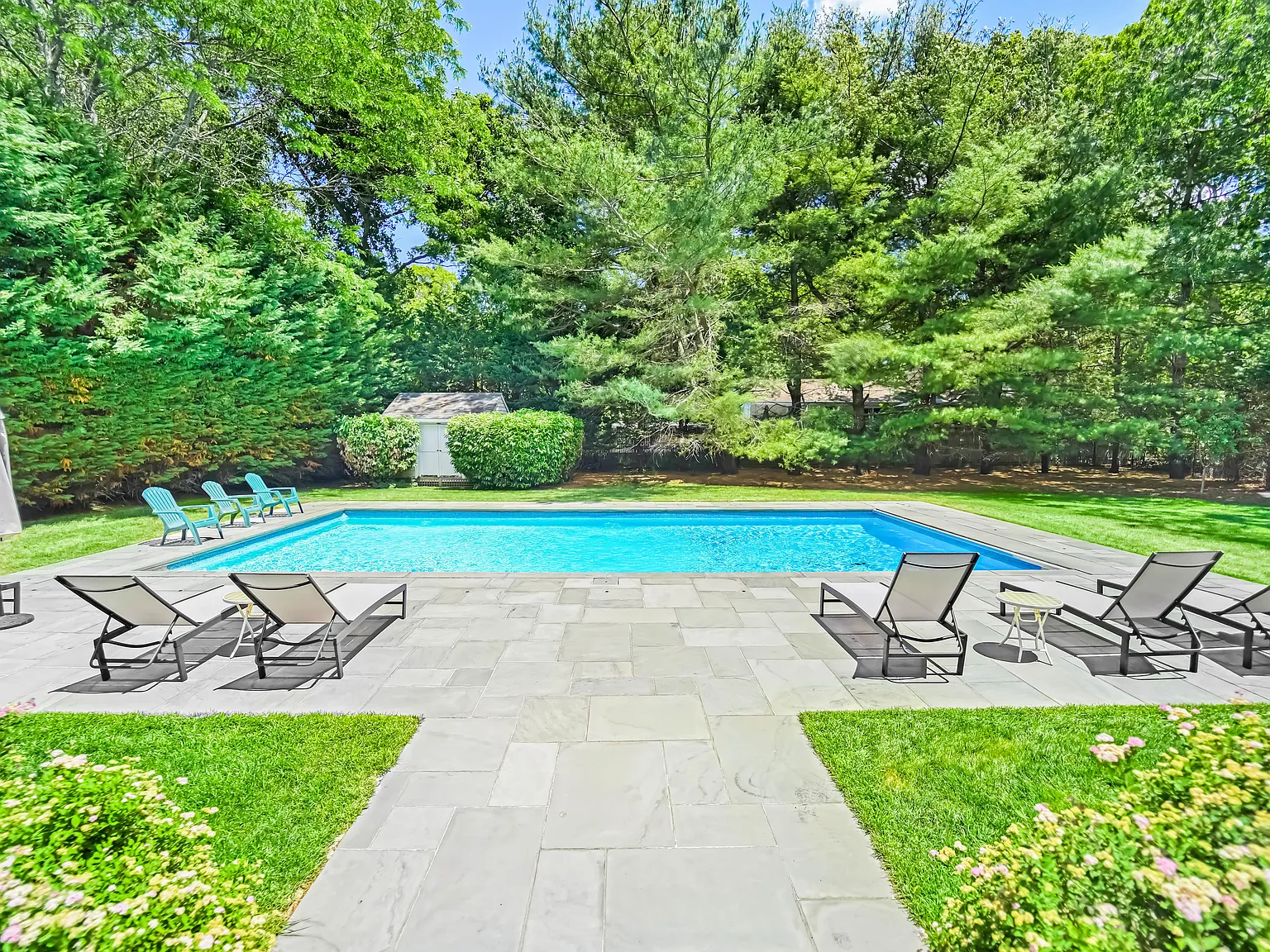 Summer in East Quogue — Photo 1