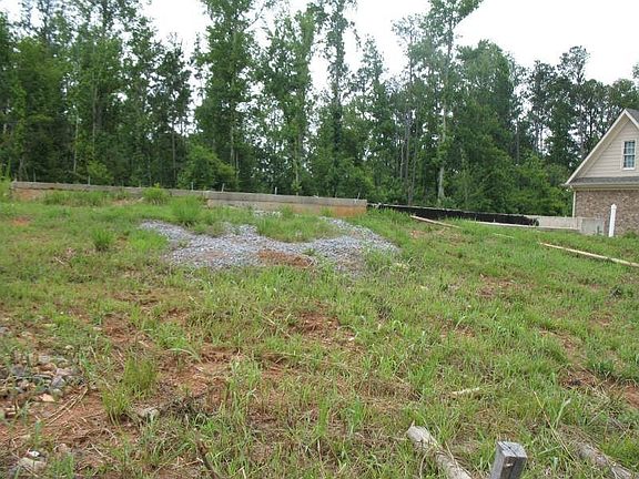 5th image of 135 Three Branches Dr