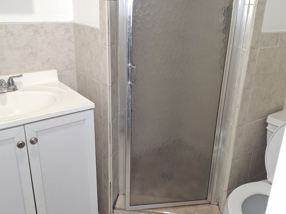2nd image of 759 Bergen Blvd #B