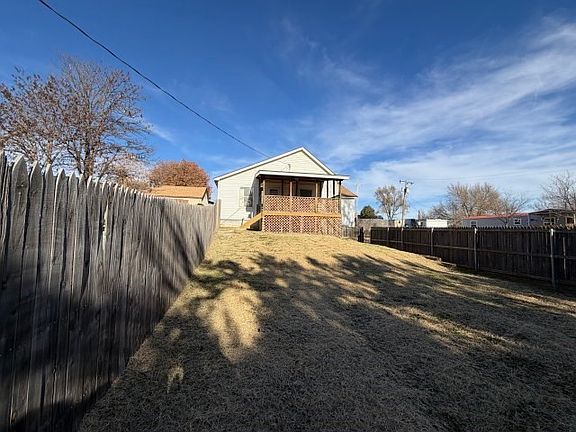 4th image of 822 Santa Fe Ave