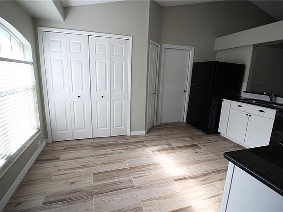 3rd image of 5215 Watson Rd