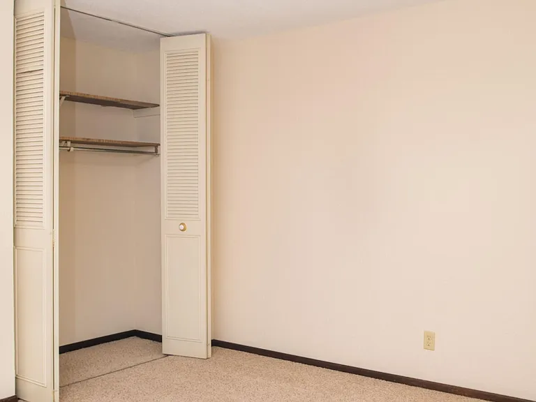Lauderdale Hollows Apartments — Photo 8