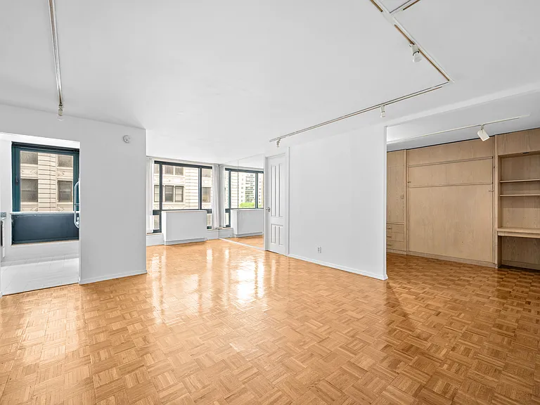1 Irving Pl #G7H — Photo 1