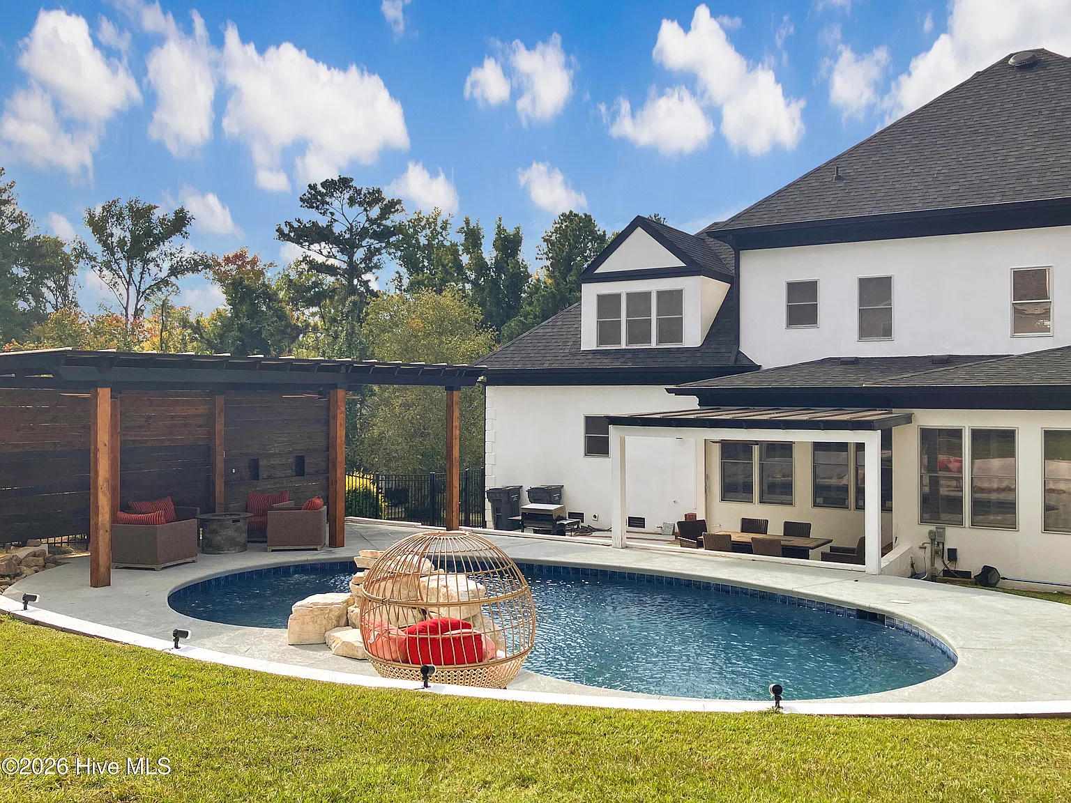 5 bed, 3.5 bath, 3825 sqft, $5,500 — Photo 3