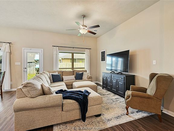 3rd image of 6318 Southern Cross Dr