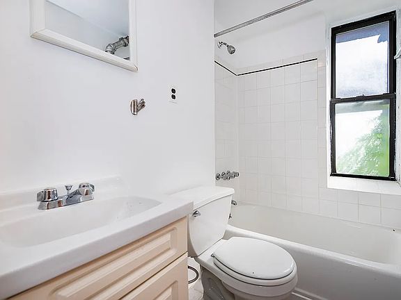 5th image of 31 Bedford St APT 31